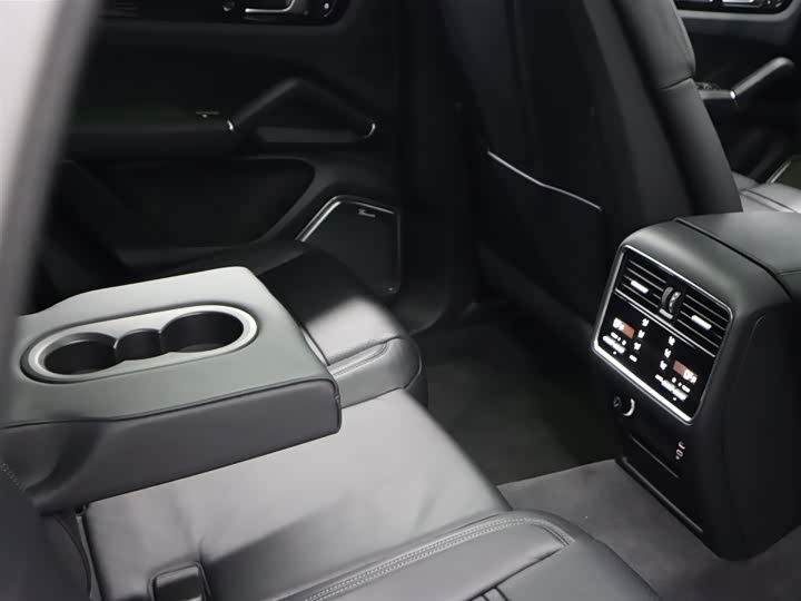 Фото 24 - Porsche Cayenne