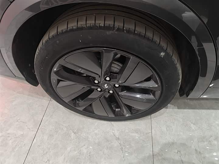 Фото 25 - LiXiang L9