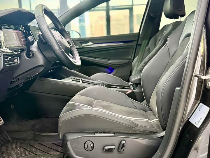 Фото 10 - Volkswagen Golf