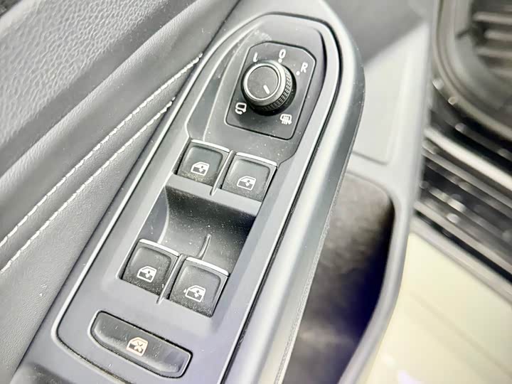 Фото 11 - Volkswagen Golf