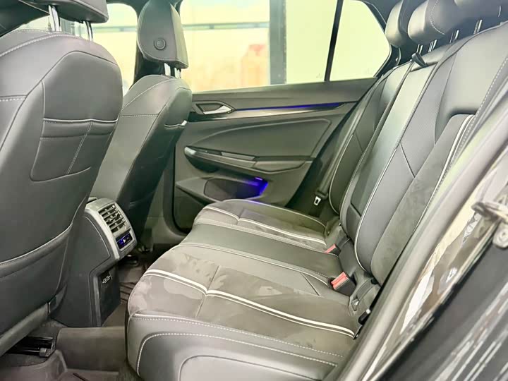 Фото 15 - Volkswagen Golf