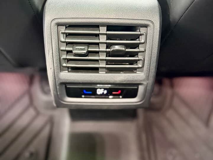 Фото 16 - Volkswagen Golf