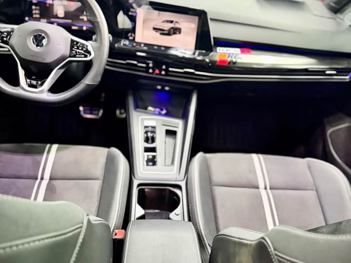 Фото 17 - Volkswagen Golf