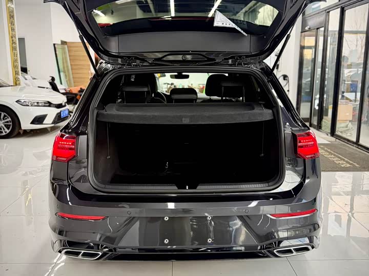 Фото 18 - Volkswagen Golf