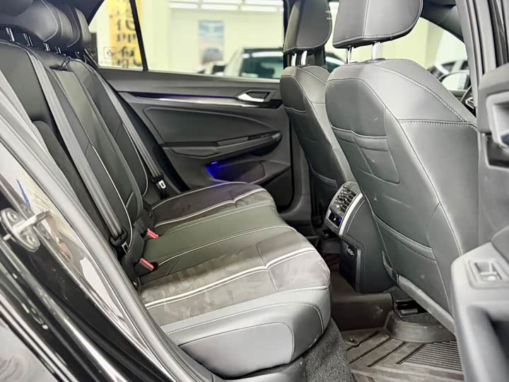 Фото 20 - Volkswagen Golf