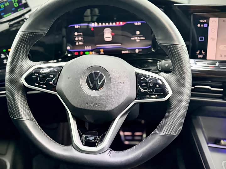 Фото 21 - Volkswagen Golf