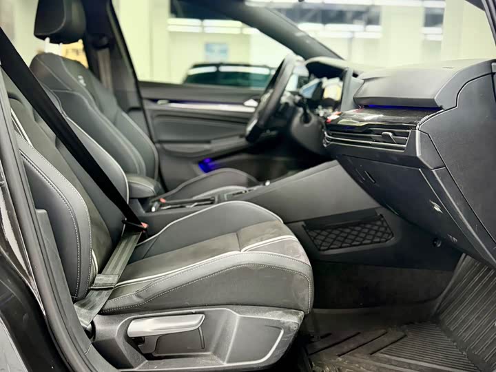 Фото 22 - Volkswagen Golf