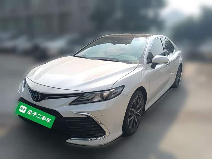 Фото 2 - Toyota Camry