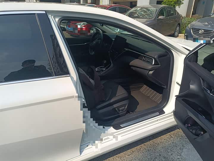 Фото 20 - Toyota Camry