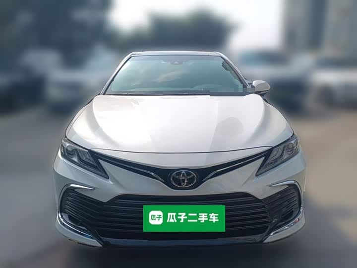 Фото 24 - Toyota Camry
