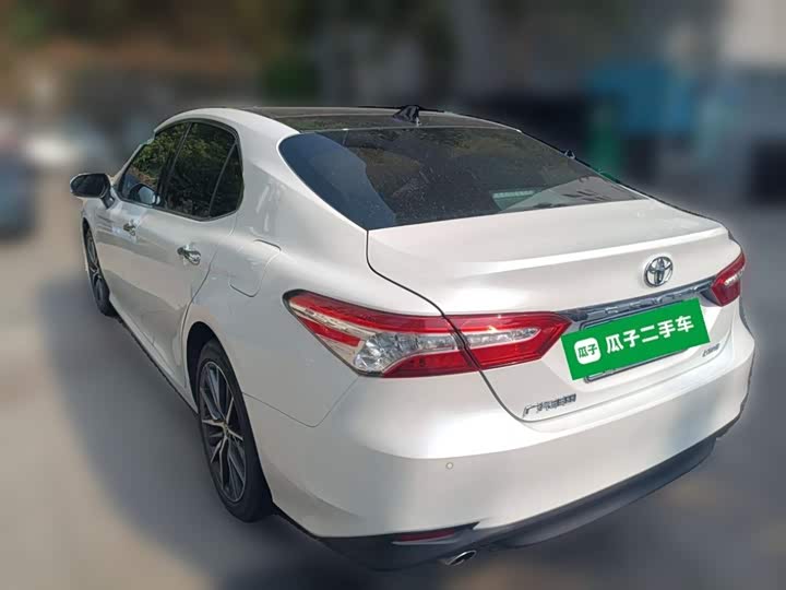 Фото 27 - Toyota Camry