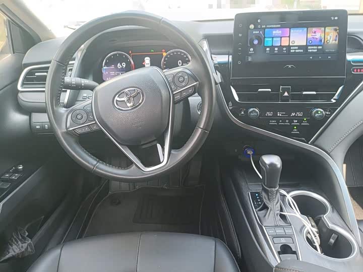 Фото 3 - Toyota Camry