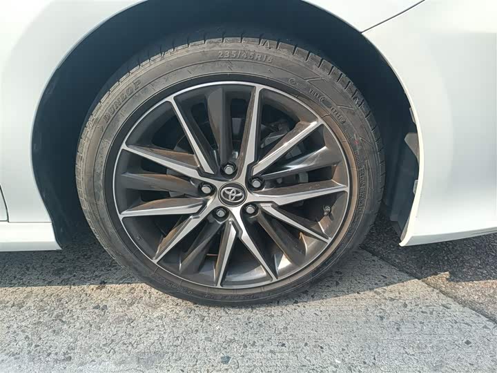 Фото 31 - Toyota Camry