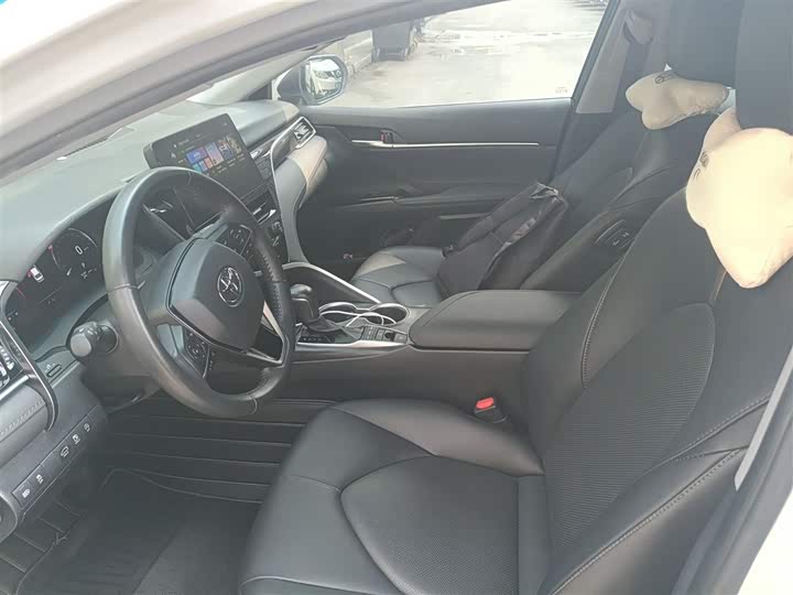 Фото 8 - Toyota Camry