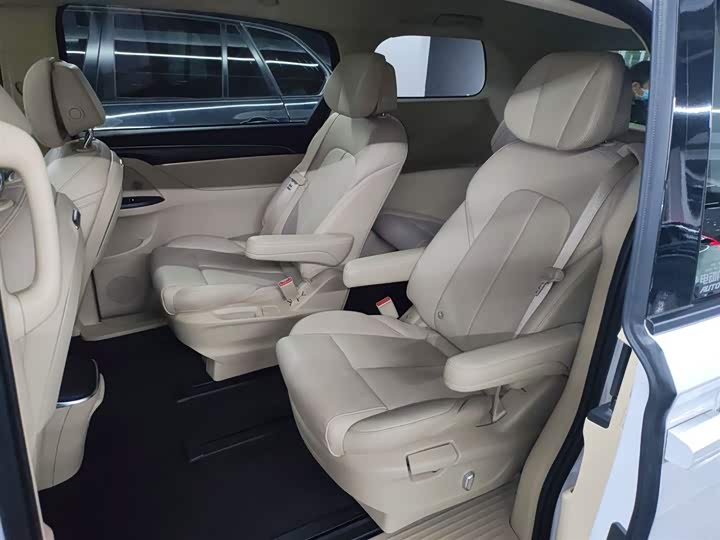 Фото 17 - Buick GL8 ES