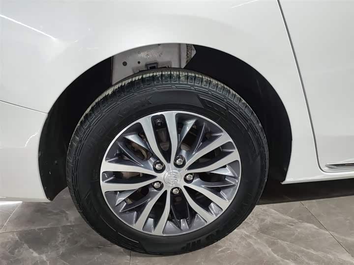 Фото 26 - Buick GL8 ES