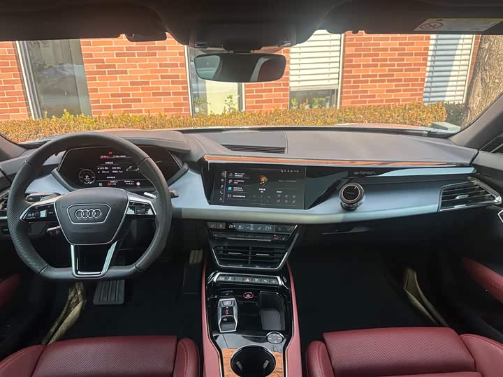 Фото 10 - Audi e-tron GT