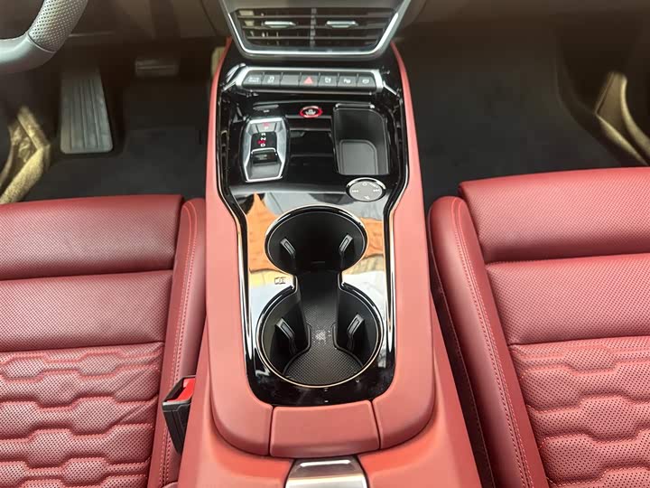 Фото 15 - Audi e-tron GT