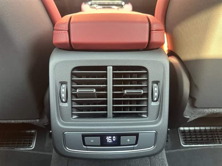 Фото 16 - Audi e-tron GT