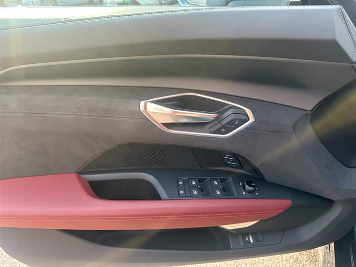 Фото 18 - Audi e-tron GT