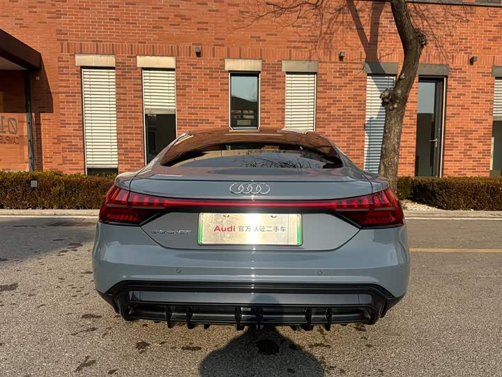 Фото 5 - Audi e-tron GT