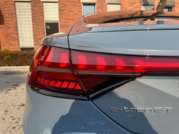 Фото 7 - Audi e-tron GT