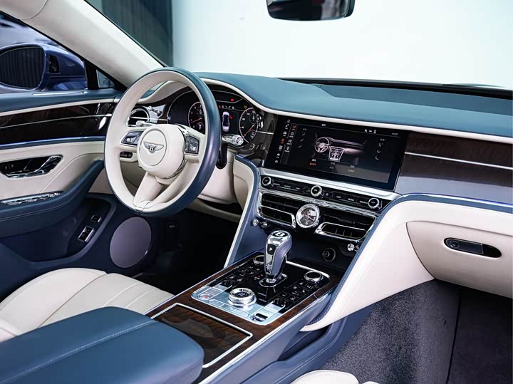 Фото 11 - Bentley Flying Spur