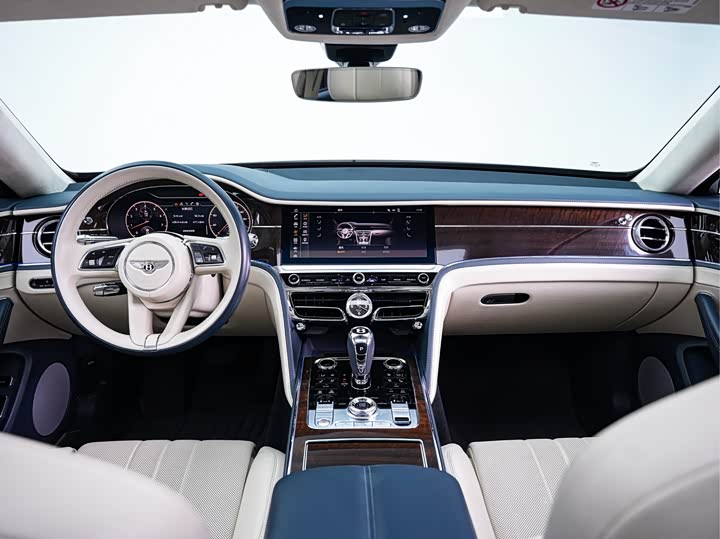 Фото 12 - Bentley Flying Spur