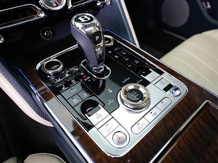 Фото 16 - Bentley Flying Spur