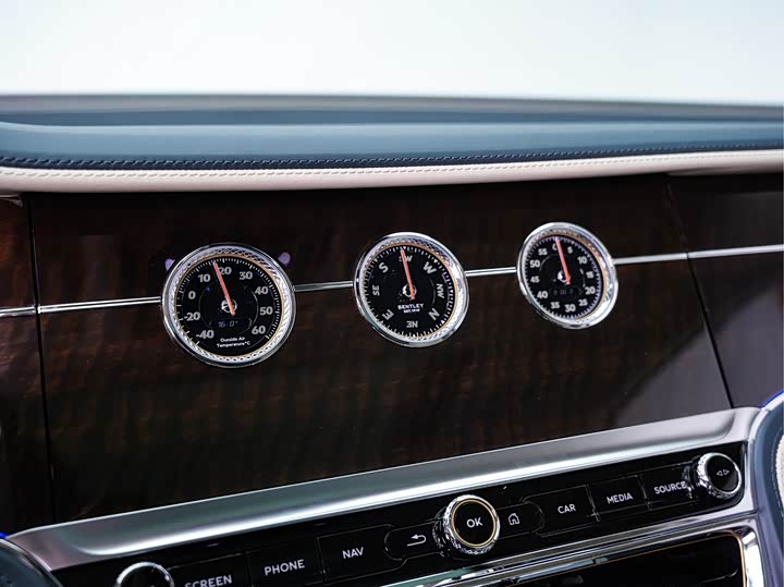 Фото 18 - Bentley Flying Spur