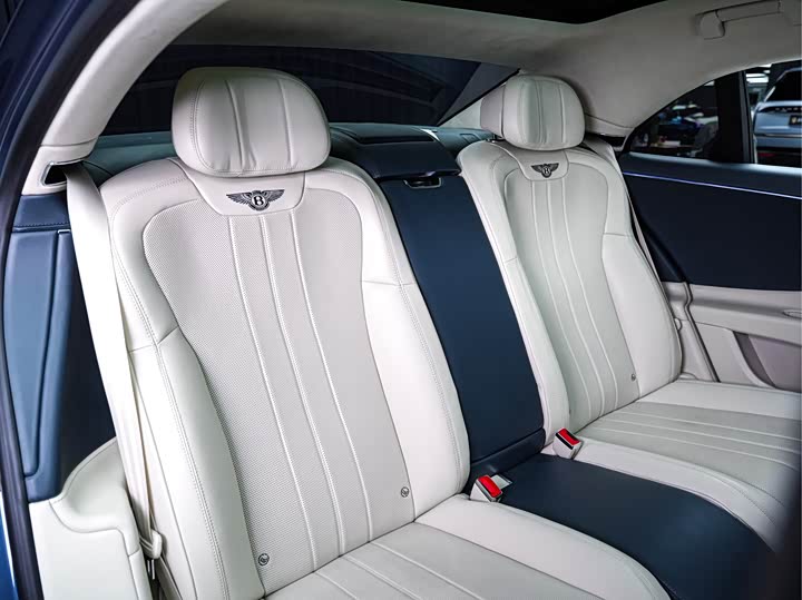 Фото 25 - Bentley Flying Spur