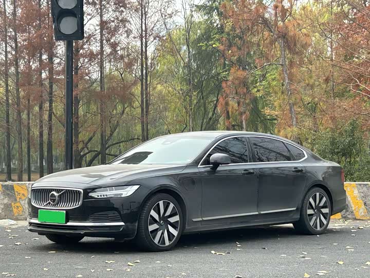 Фото 1 - Volvo S90 Hybrid