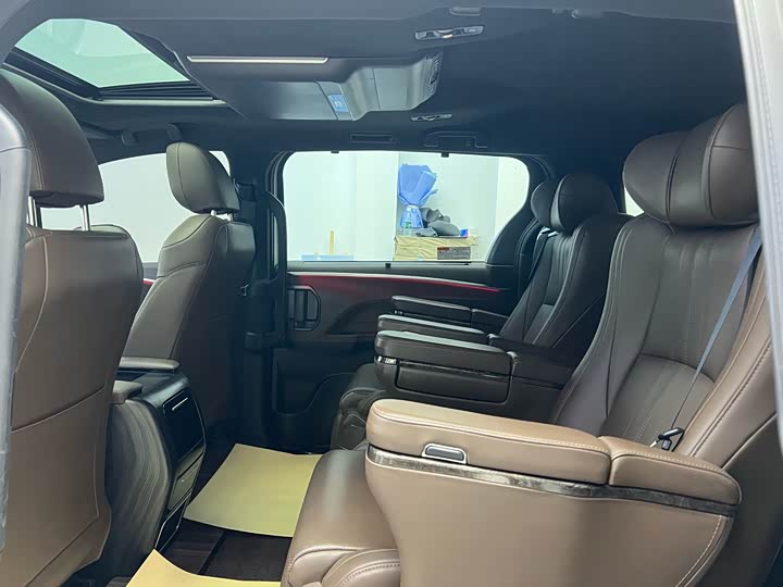 Фото 10 - Toyota Sienna