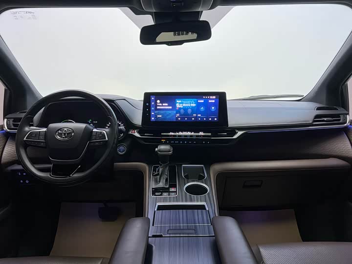 Фото 13 - Toyota Sienna