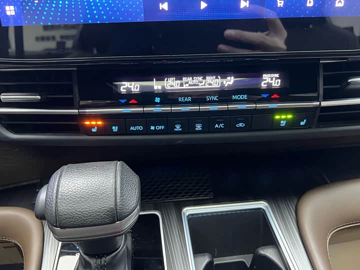 Фото 17 - Toyota Sienna