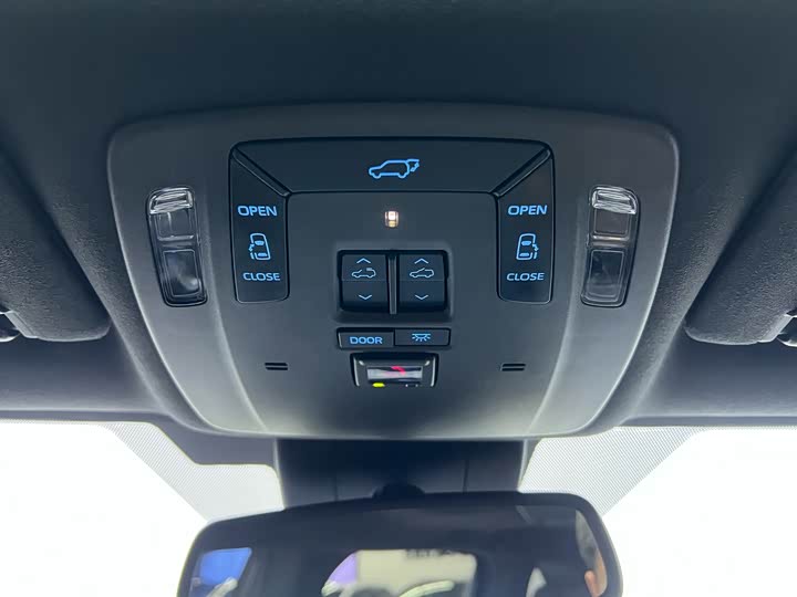 Фото 19 - Toyota Sienna