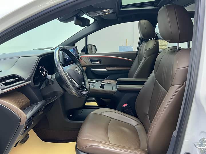 Фото 4 - Toyota Sienna