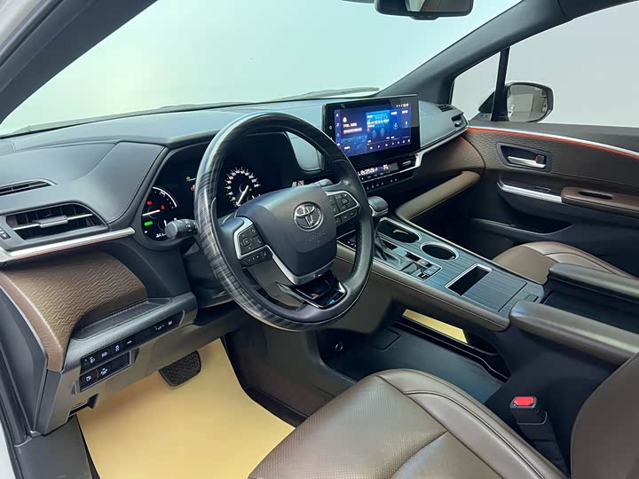 Фото 5 - Toyota Sienna