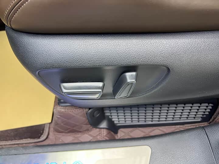 Фото 8 - Toyota Sienna