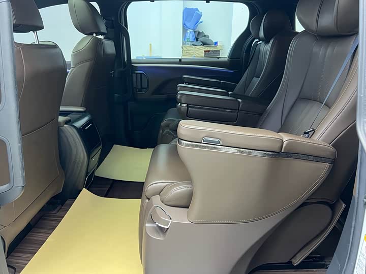 Фото 9 - Toyota Sienna