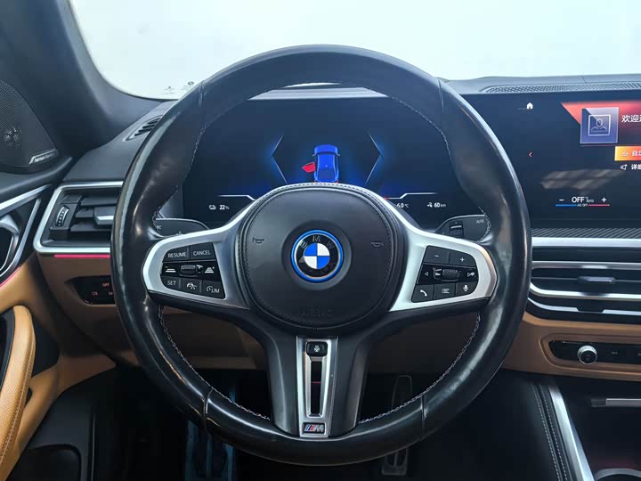 Фото 14 - BMW i4