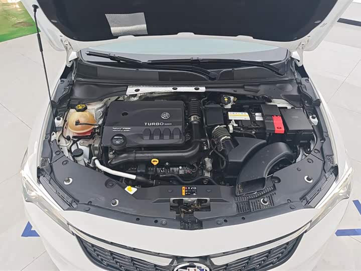 Фото 10 - Buick Verano