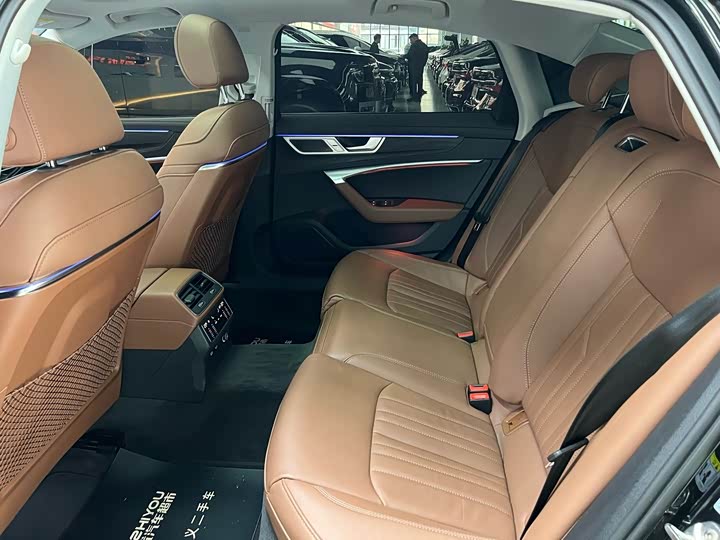 Фото 10 - Audi A6L