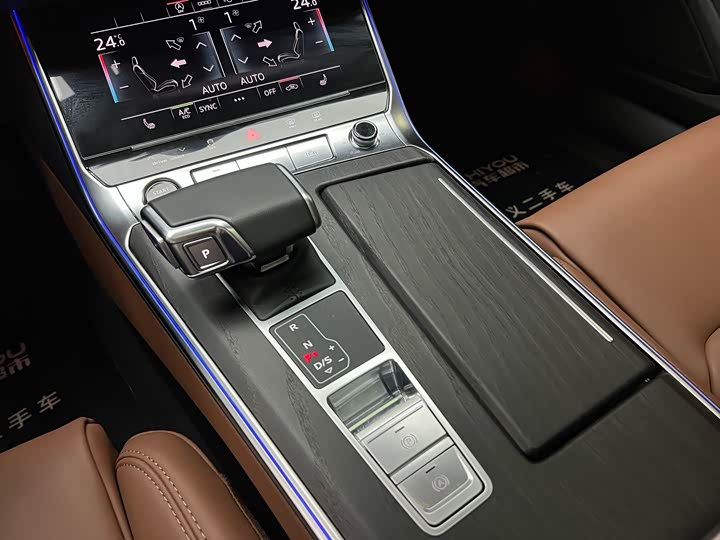 Фото 15 - Audi A6L