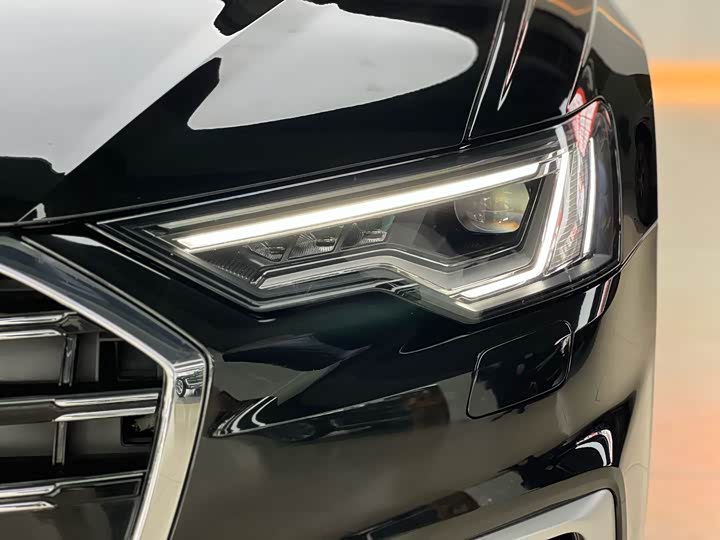 Фото 17 - Audi A6L