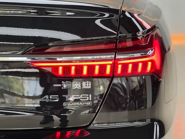 Фото 18 - Audi A6L