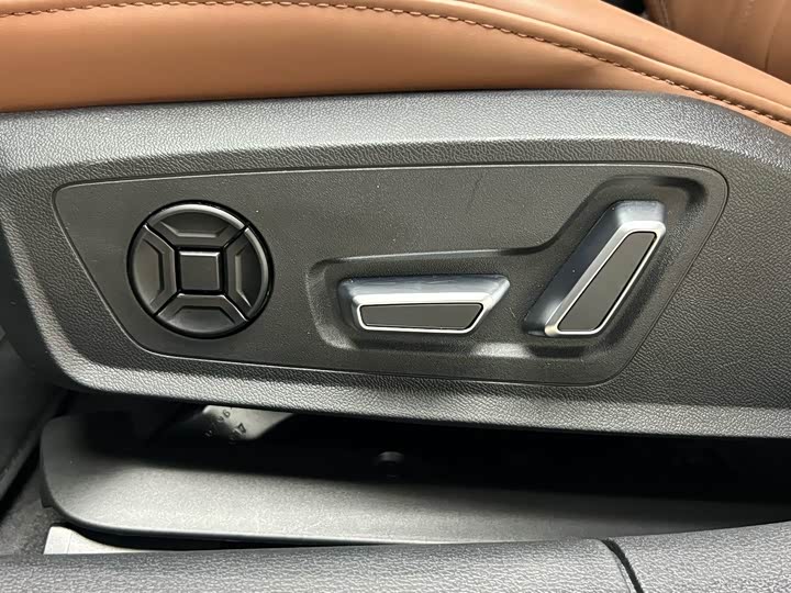 Фото 20 - Audi A6L