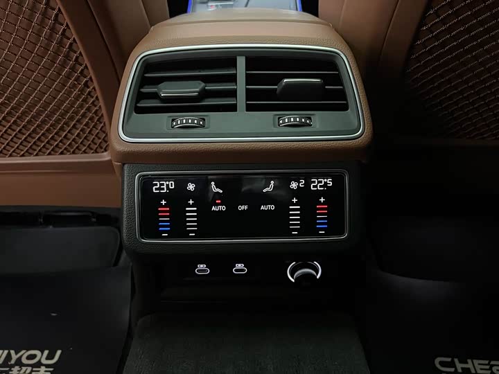 Фото 21 - Audi A6L