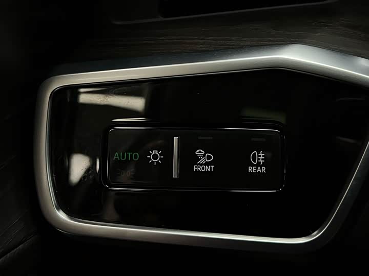 Фото 24 - Audi A6L