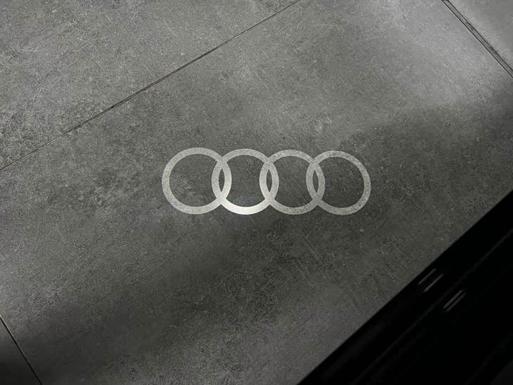 Фото 27 - Audi A6L